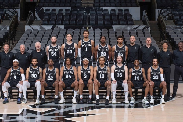 NBA常规赛：残阵骑士第四节爆发逆转马刺 送对手七连败+自身终结两连败